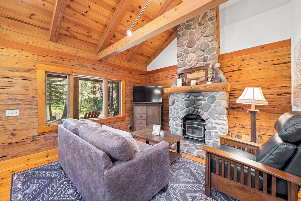 Gorgeous, Dog-friendly, Riverfront, 200-acre Ranch