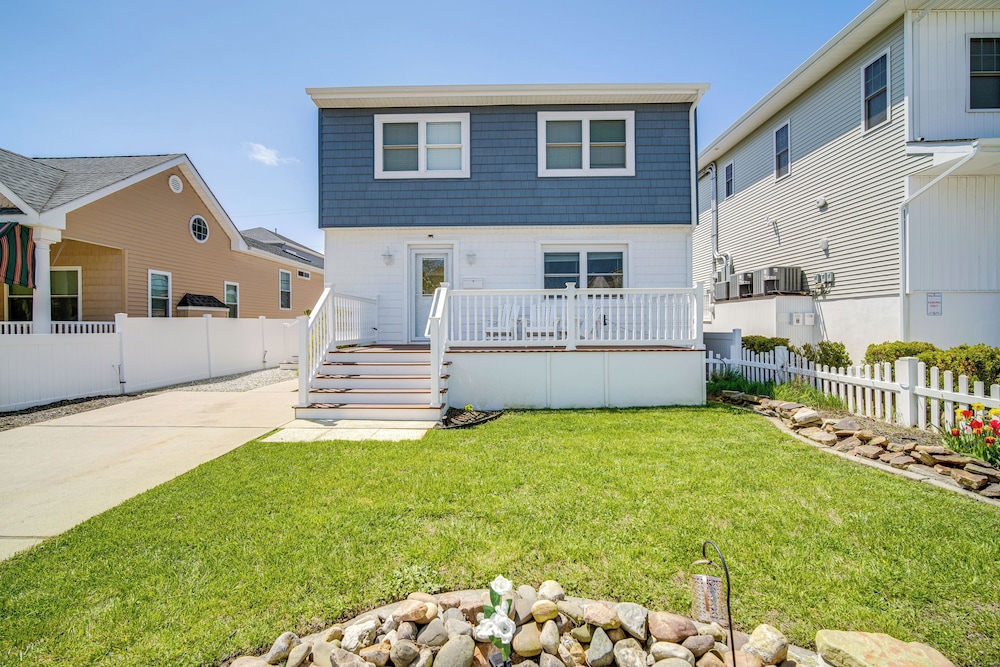Walkable Brigantine Condo, 4 Mi to Atlantic City!