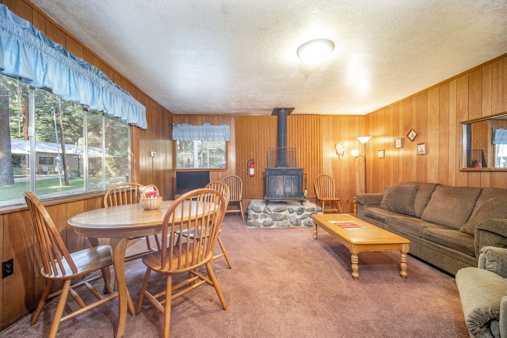 Bear Paw Lodge