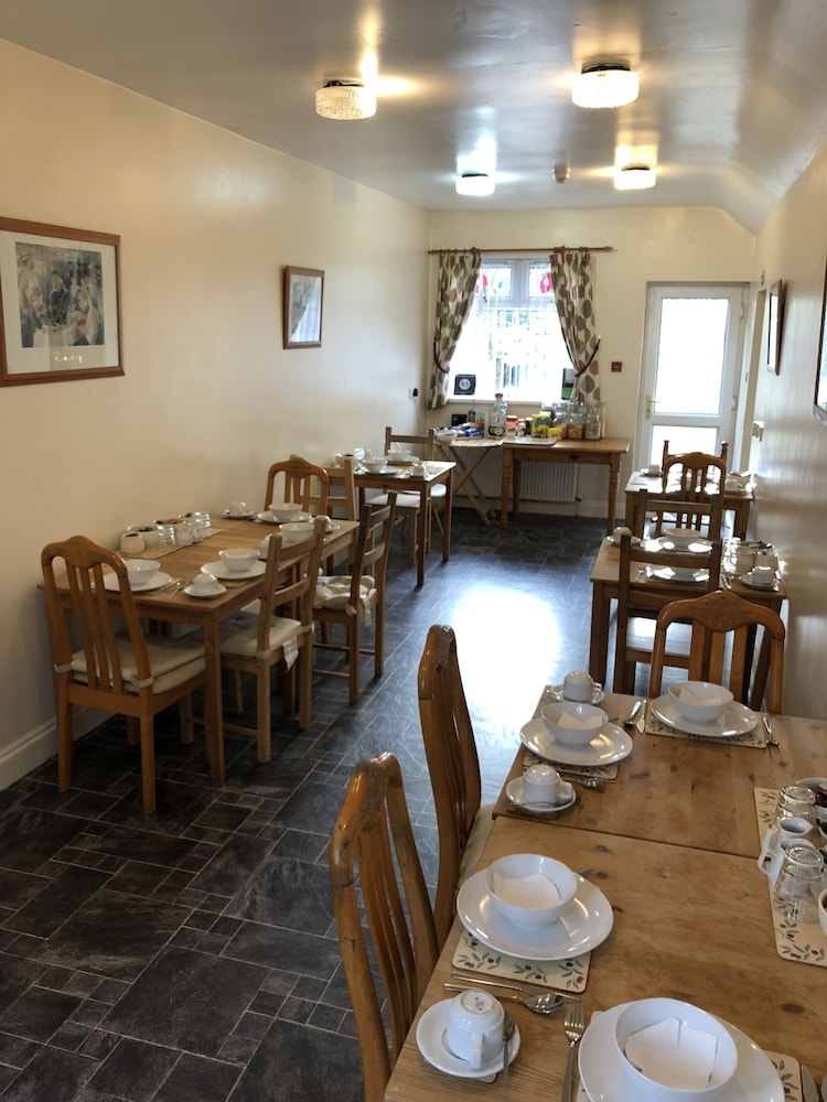 Bridgend Vacations - The New Inn Guest House - Property Image 10