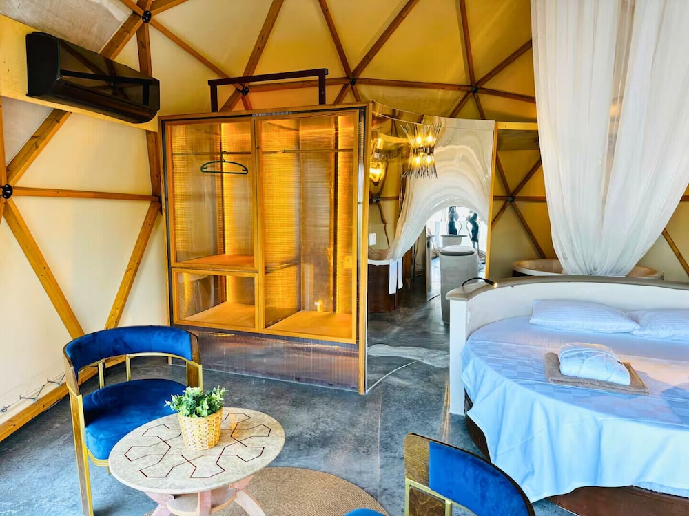 In Out Resort Glamping