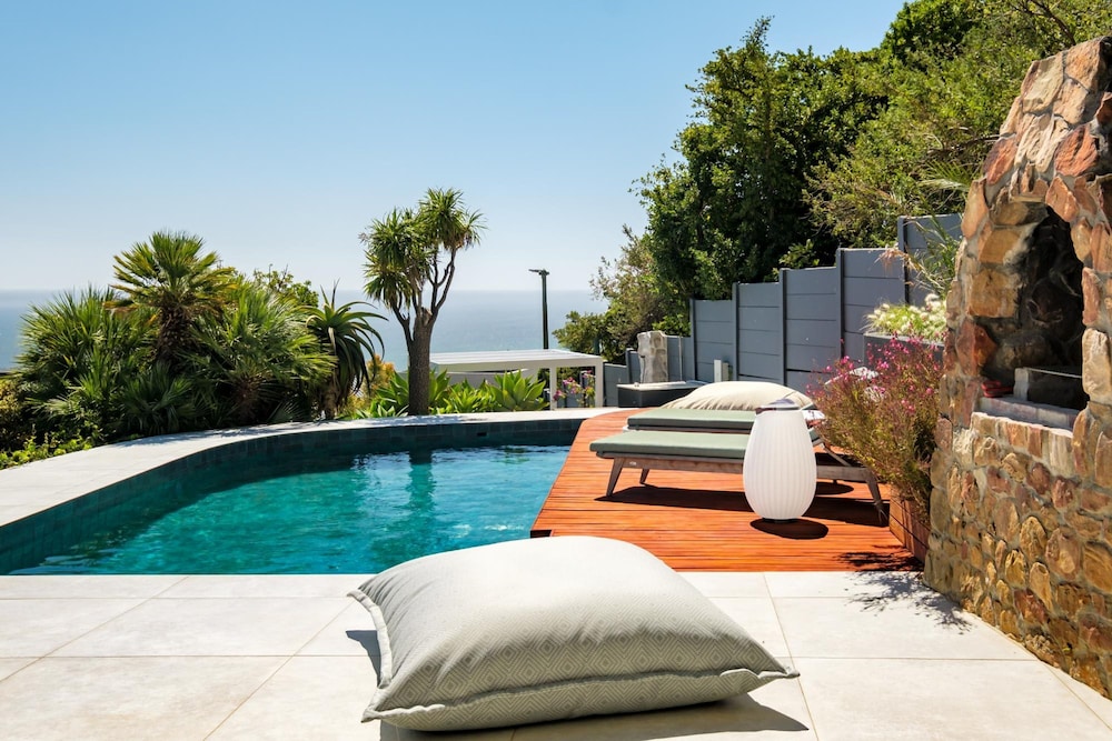 Camps Bay Villa w Pool Gym Studio Aqua Terra