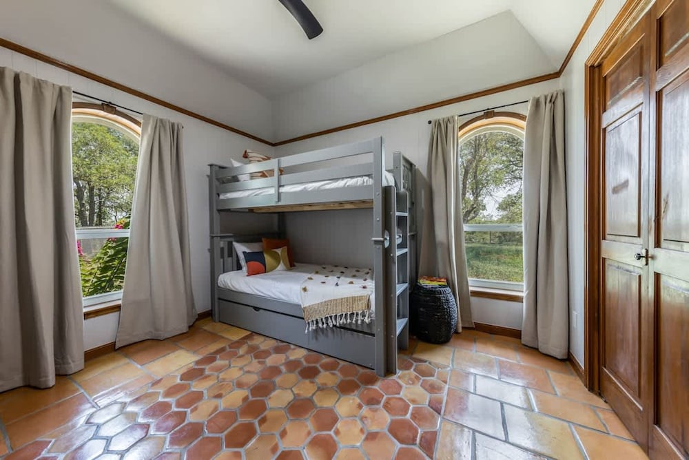 Spacious 90-acre Ranch Ideal for Families Reunions Events Sleeps 13 San Marcos River Access