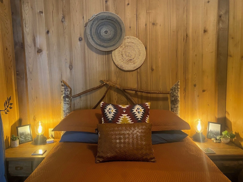 Manitou Lodge