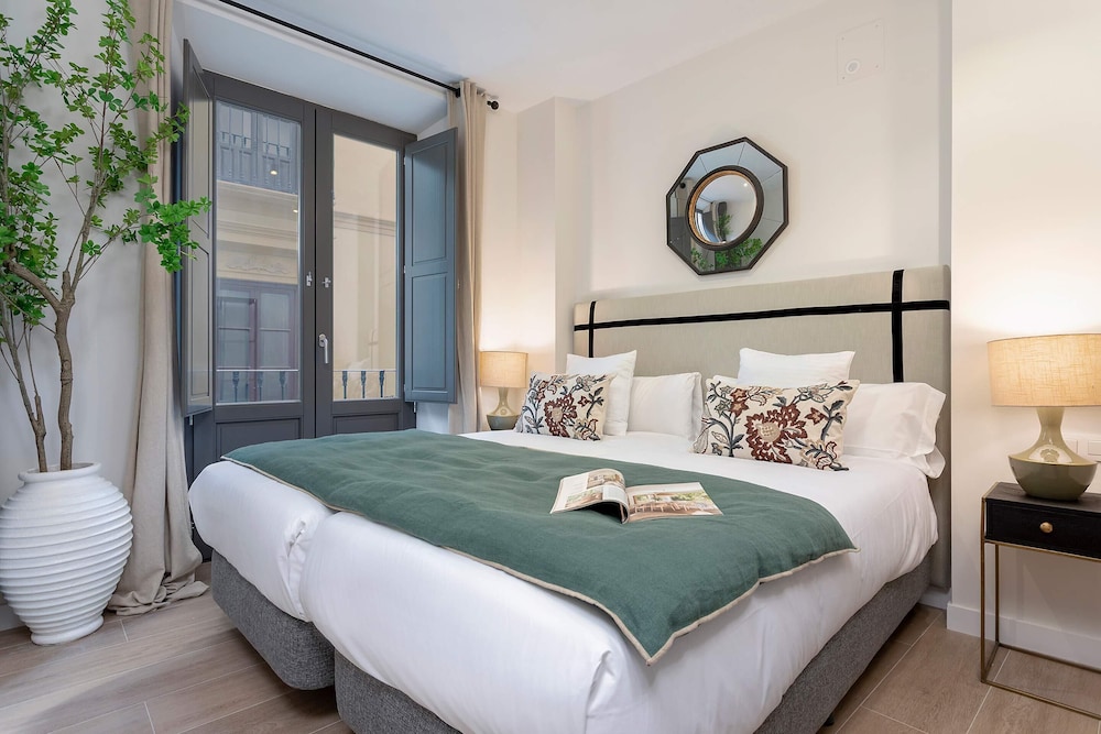Exclusive 2-bedroom Near the Cathedral. San Matías I