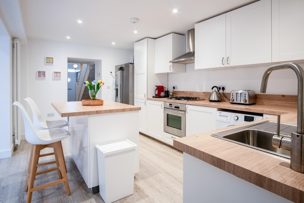 Taliesin - 5 Bedroom Holiday Home - Tenby