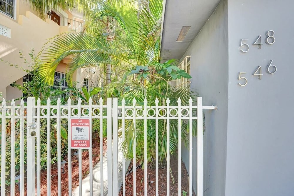 Miami 4 Bedroom Home, 10 Guests BBQ Museums & Art
