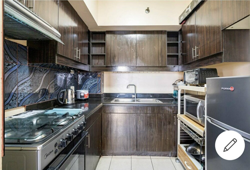 Lovely Skyview Haven -near BGC