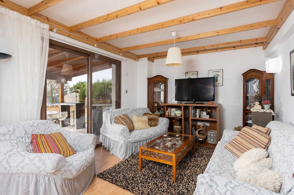 Villa Beach Heaven in Pomos