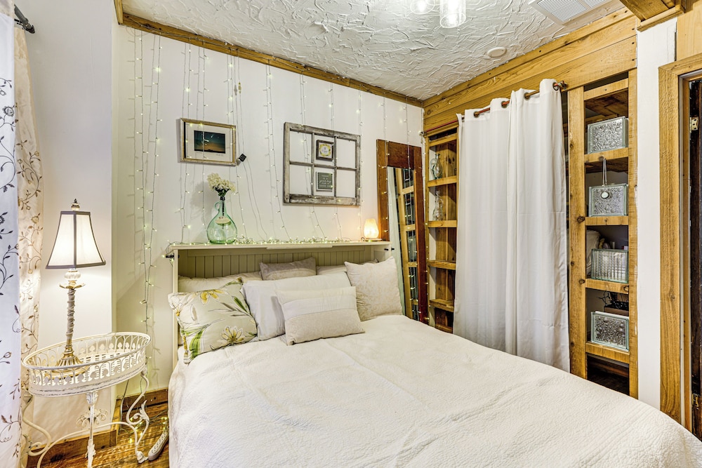 Walk to Downtown: Eclectic Wisconsin Dells Home