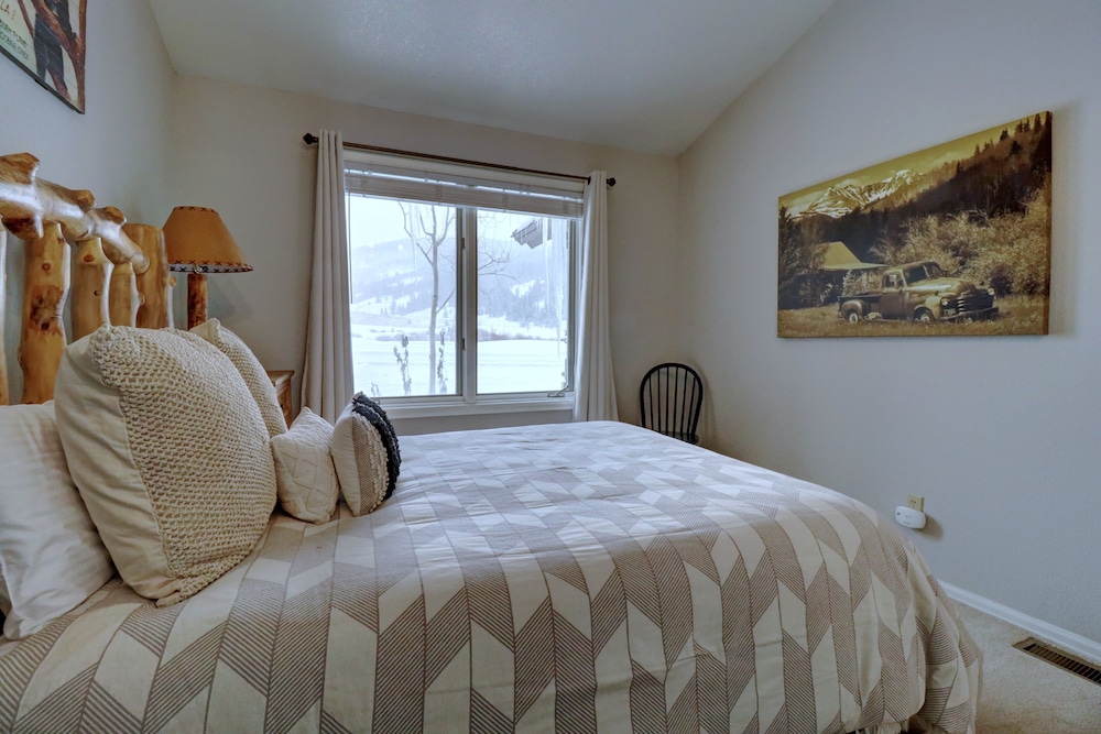 Private Mountain Town home Pet Friendly with Great Views - WD12 by Redawning