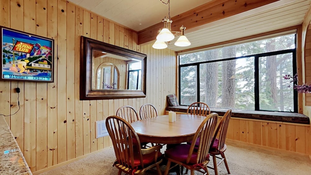 3 Outdoor Spas, Pool, Sauna and Free WiFi and Parking - Unit 531 at 1849 Condos - Slopeside by RedAwning