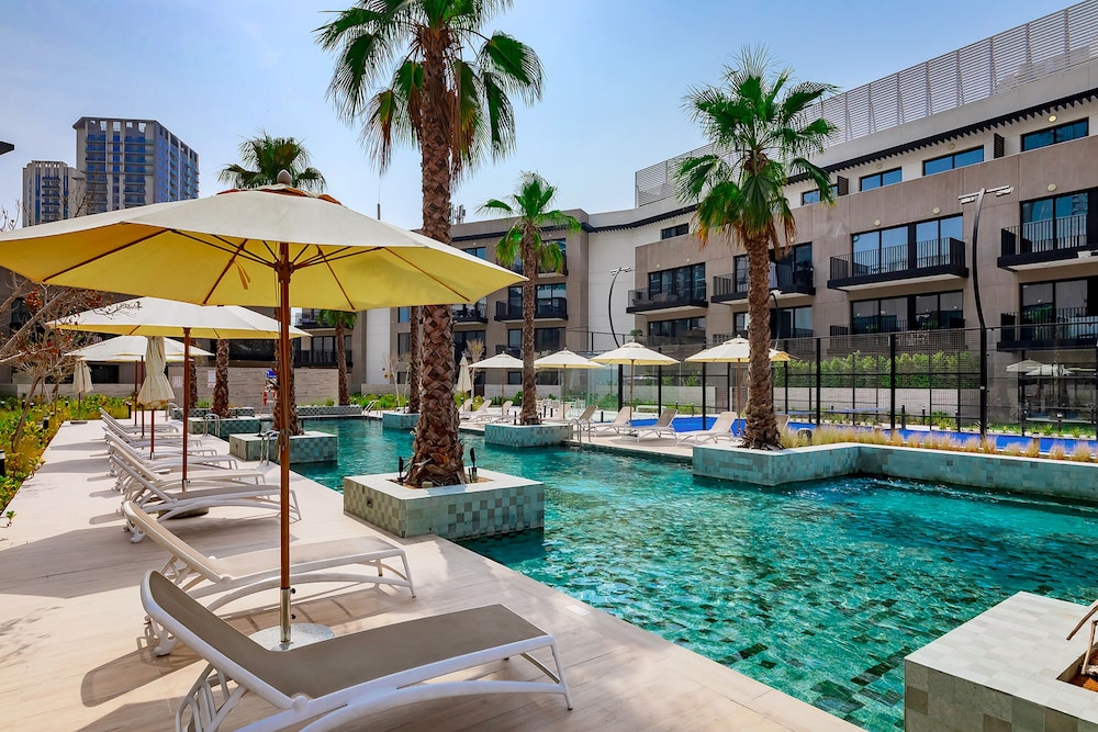 Oakley Square 1BR Apartment with maid's room