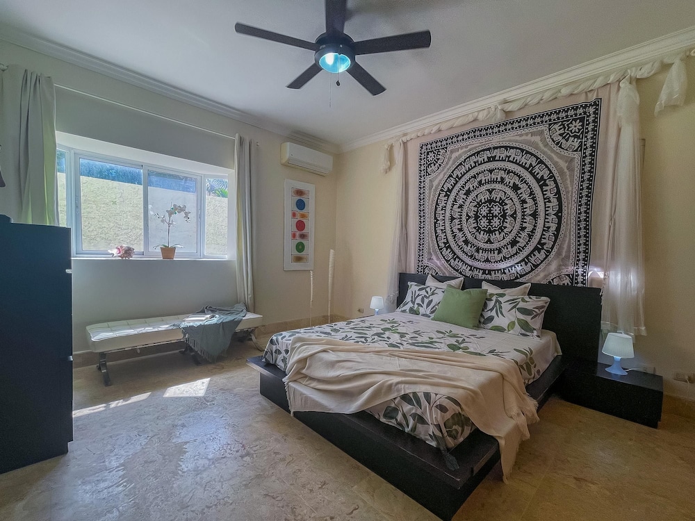 Cute Apartment Only Steps From the Beach