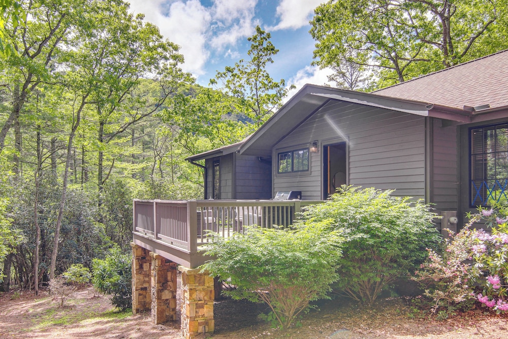 Chinquapin Escape: Resort Perks, By Lake Glenville
