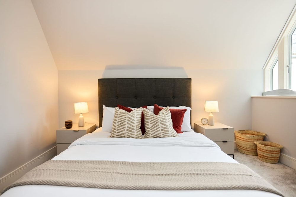 The Avery Hideout - Spacious 3bdr House With Rooftop Terrace