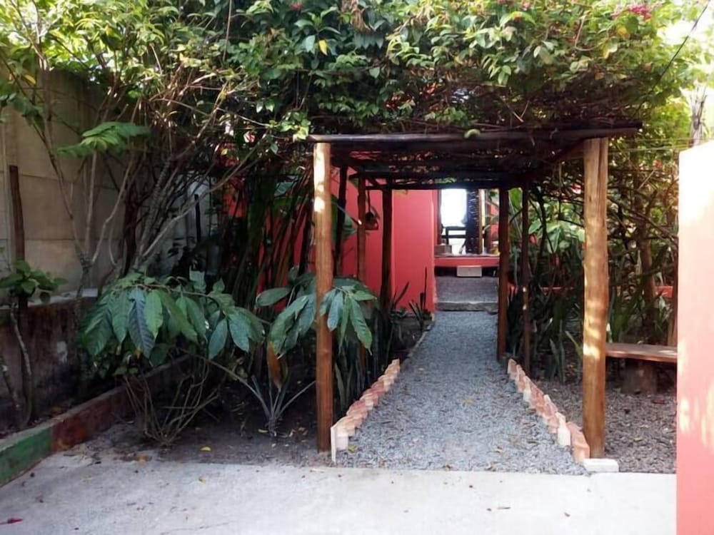 Casa de Temporada Felicidade, 38 Hóspedes, 2 Piscinas, 9 Suítes e 2 Churrasqueiras em Itacaré Bahia