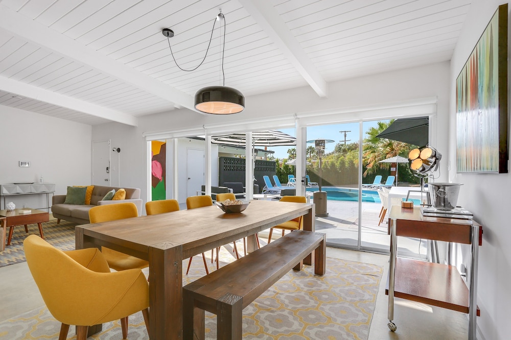 Bright & Harmonious Oasis