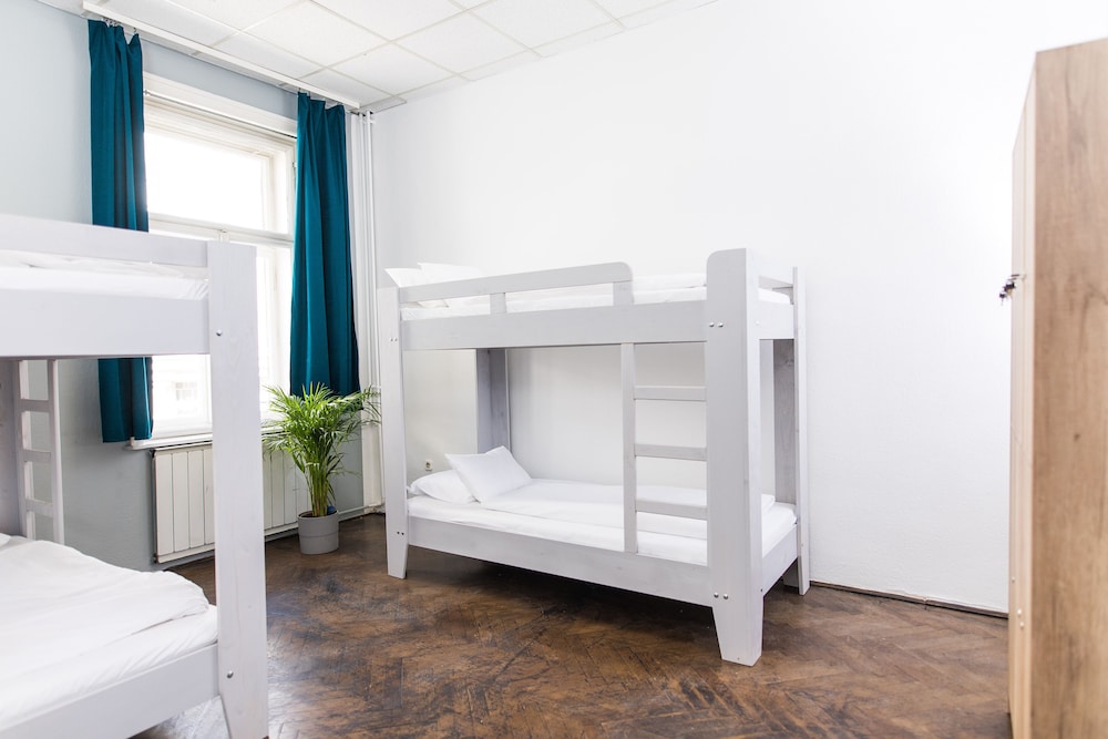 2B Hostel & Rooms