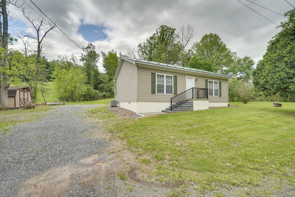 Fish, Hunt & Hike: Pet-friendly Home in Allenwood