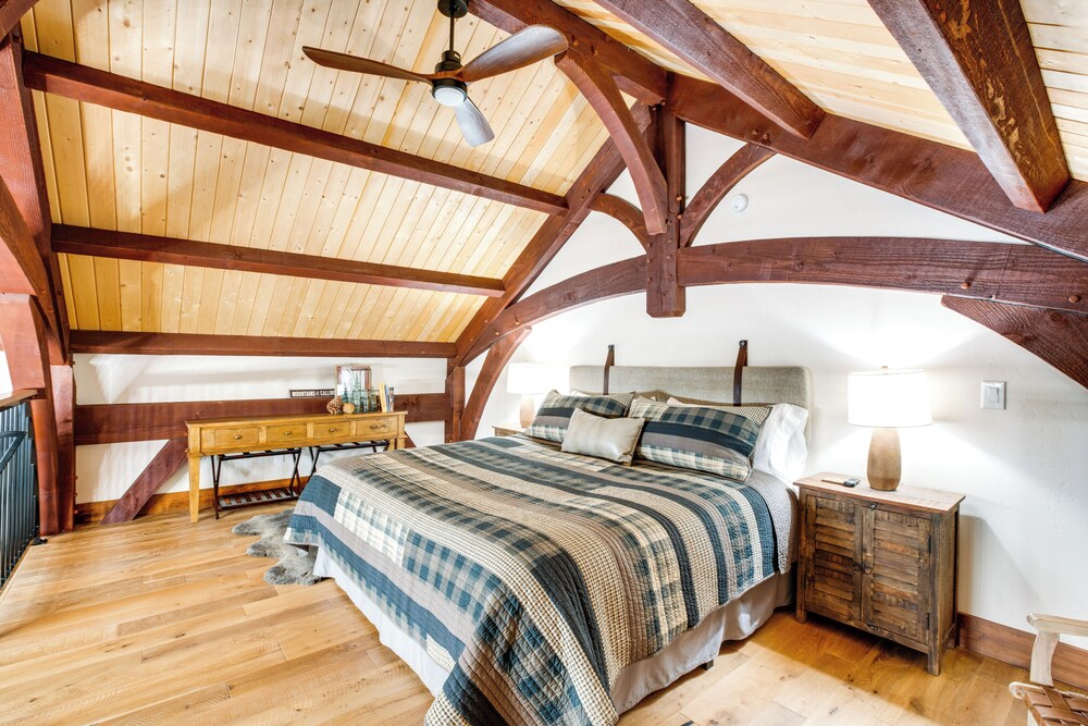 Bear Lodge Waterfront Cabin w/ Level 2 EV Charger