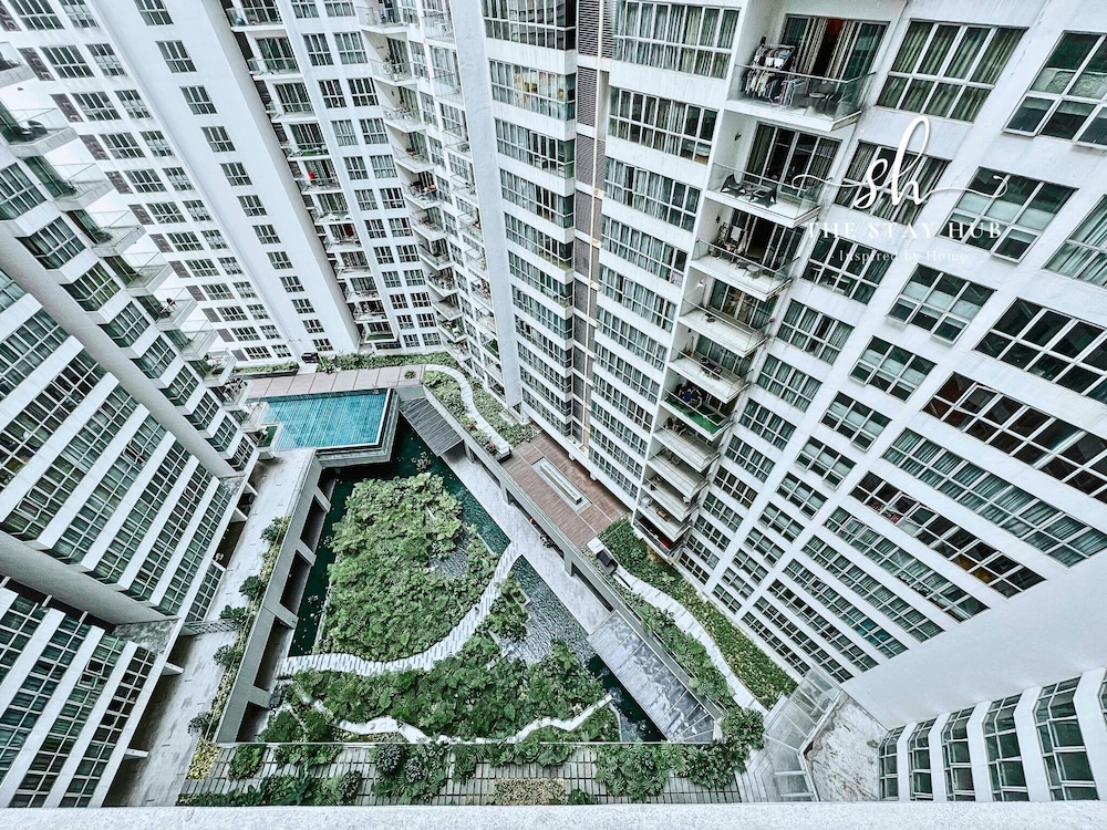 Regalia Residence The Sky Pool Suite