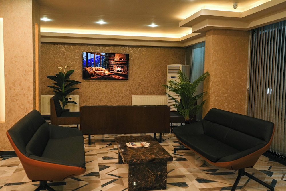 MONTELLA HOTEL