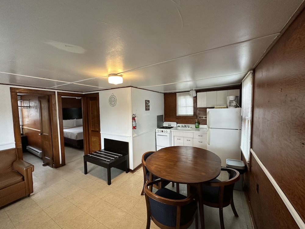 Uncle Toms Cottages - Property Image 17