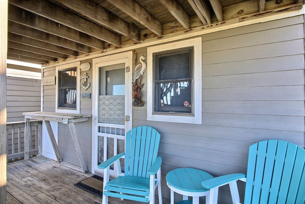 9 Nautical Nine Studio Bedroom Condo by RedAwning