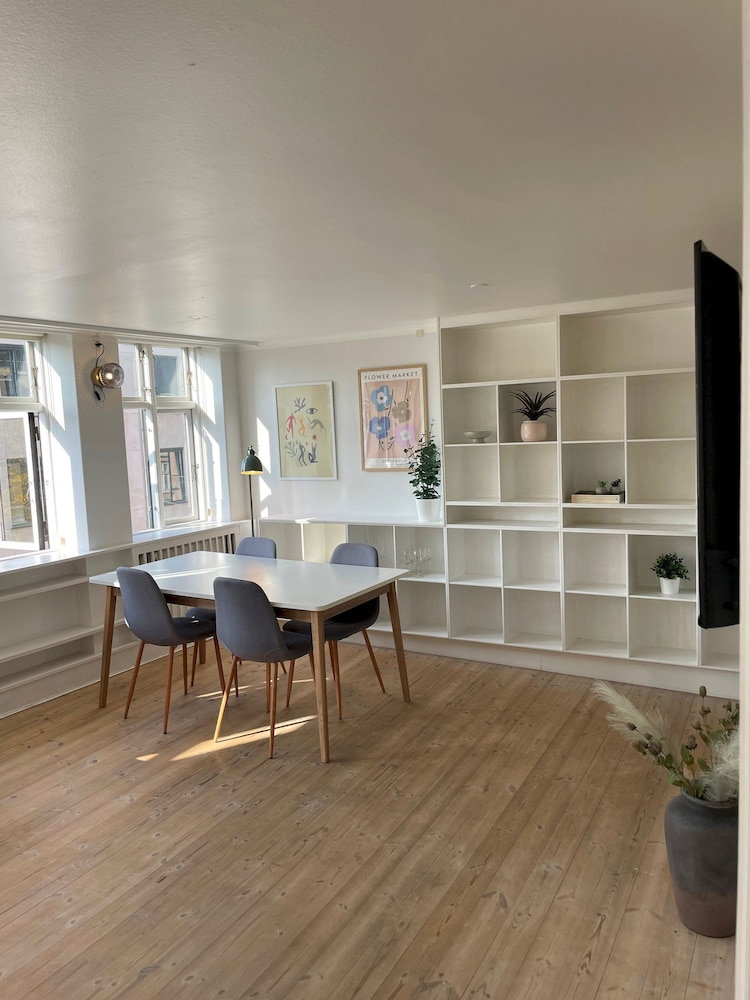 Elegant Apartment In Central