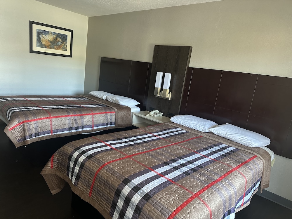 Deluxe INN  Augusta view 4