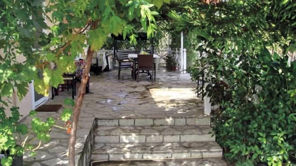 Gyra Villas
