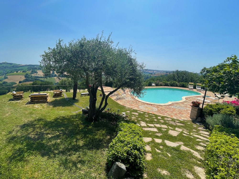 Casa Zefiro 4 by Marche Holiday Villas