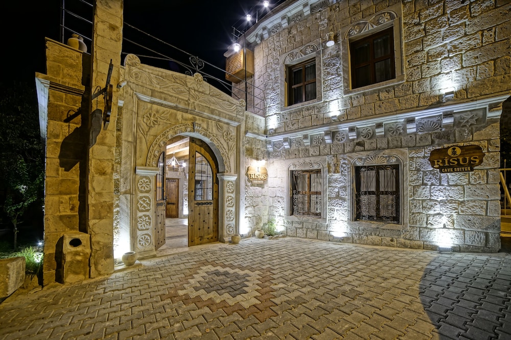 Hotel Risus Cave Suites - Image 1
