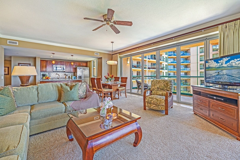 Honua Kai-konea #539 2 Bedroom Condo by RedAwning