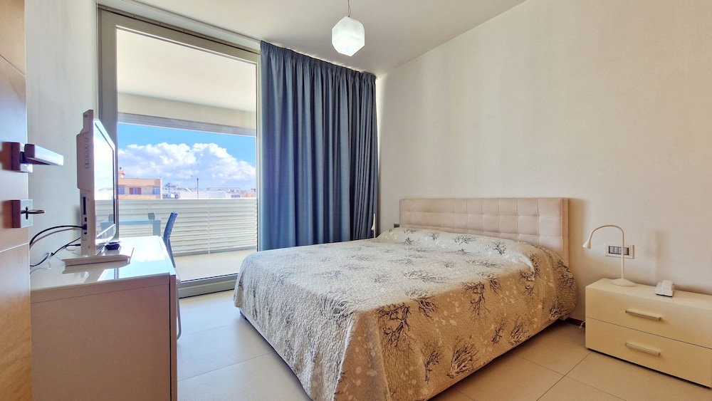 Suite Le Vele Sea View Sleeps 4 and Wifi