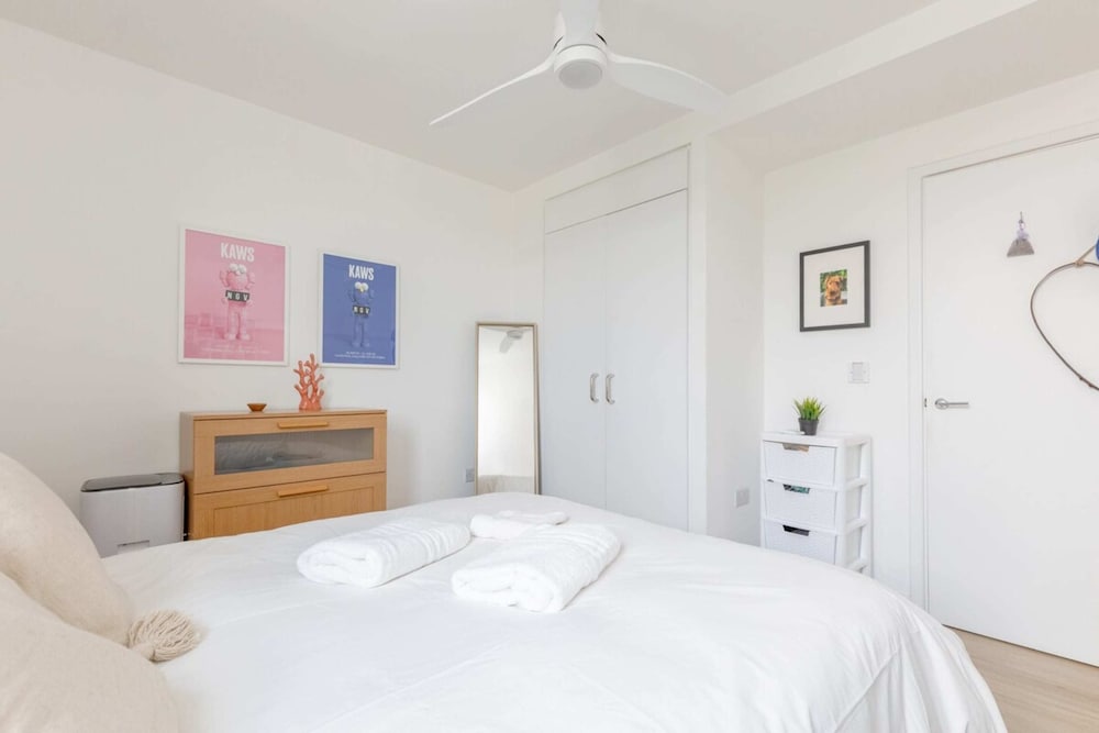 Funky 1BD High-rise Flat W/city Views, Angel!