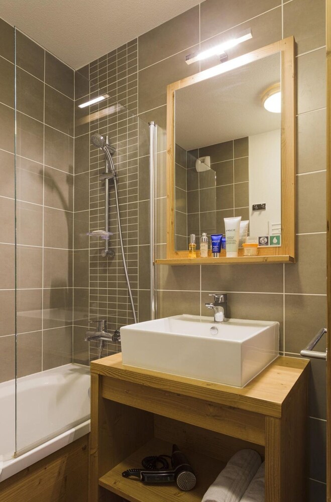 Apartment in Les Menuires With Spa & Pool
