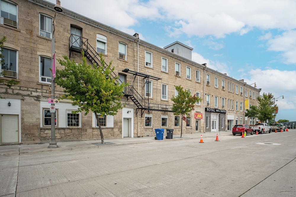 Guelph Vacations - Royal Inn and Suites at Guelph - Property Image 20