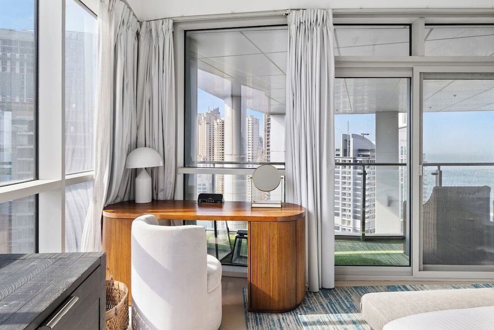 Penthouse Private Pool and Yacht Views