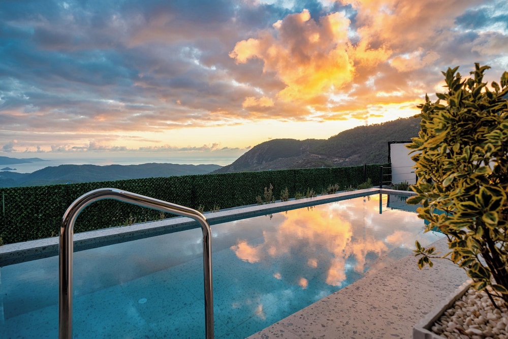 Villa Oxy & Seaview & Private Pool & Indoor Heated Pool