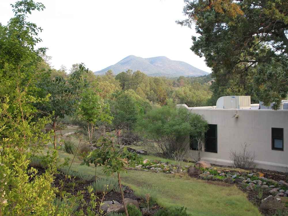 Bear Mountain Lodge
