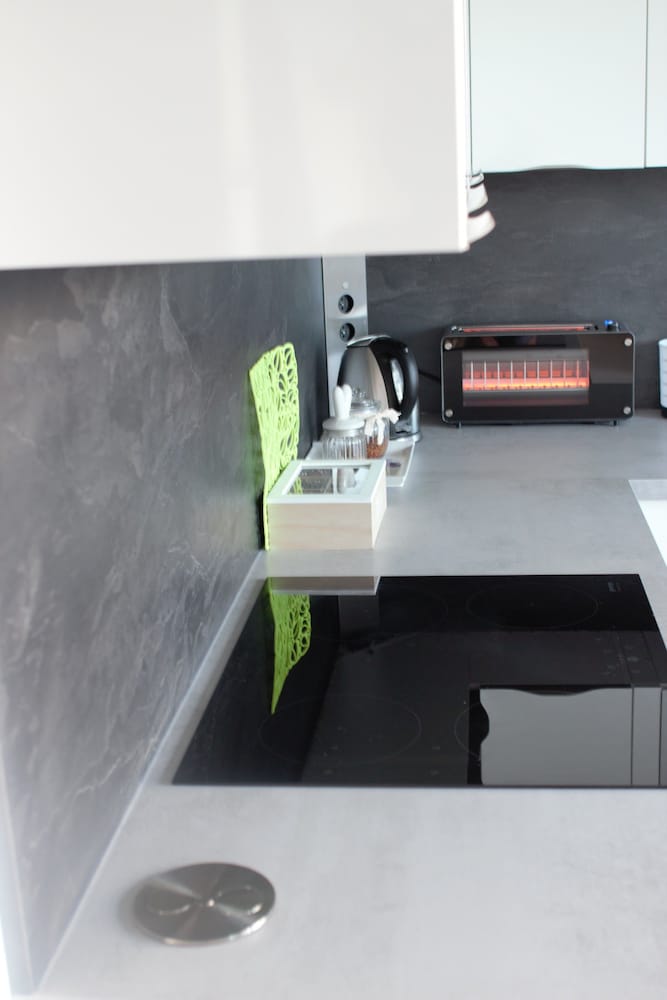 Penmoor City View en Bratislava — kitchen