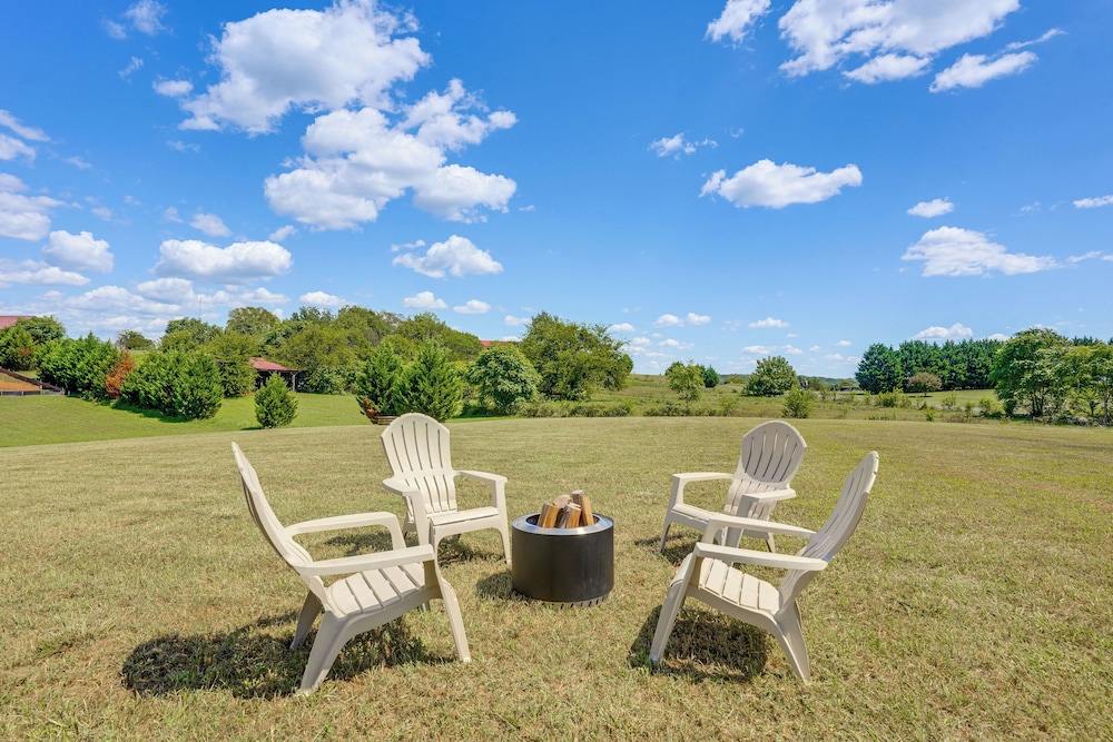 5 Mi to Lake Anna State Park: Modern Family Home!