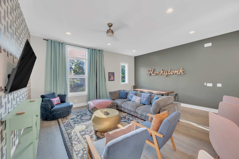 Brand New City Views Karaoke Room Near Downtown