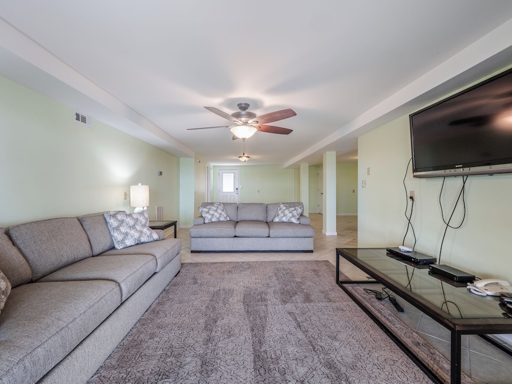 Bear's Den by Topsail Realty