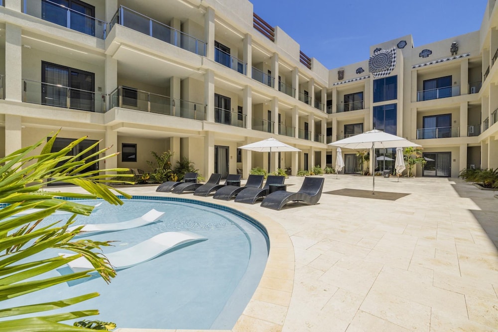 Modern NEW 2br2ba Condo w Pool Resort Amenities