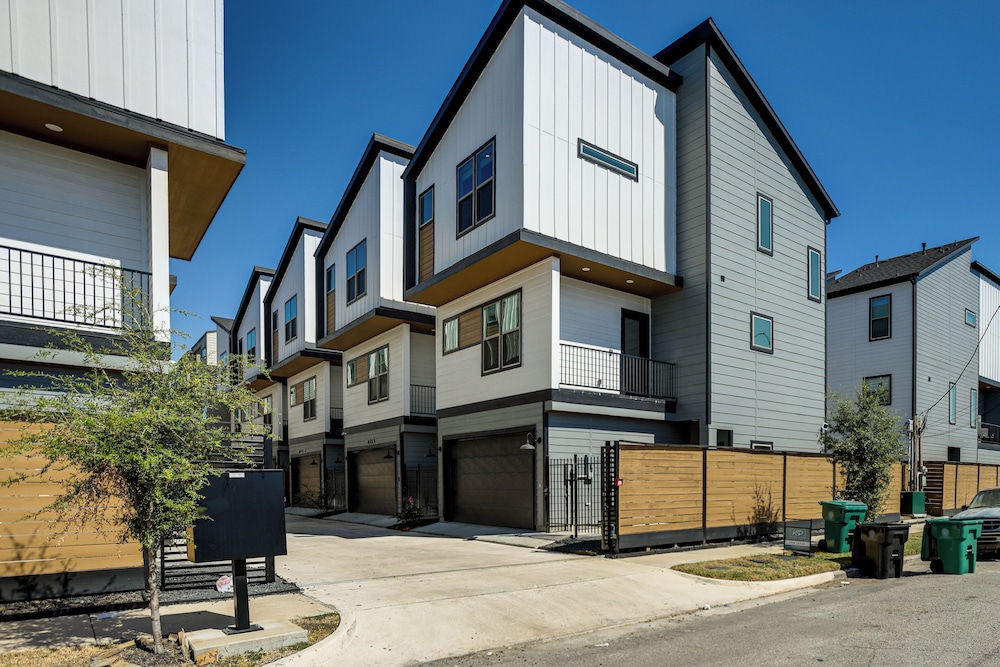 Your Houston HQ! Modern Unit w/ Yard & Workspace