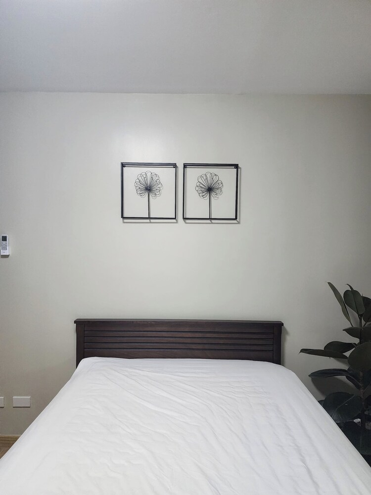 Cozy 1BR Condo in Mandaluyong City With City Skyline View