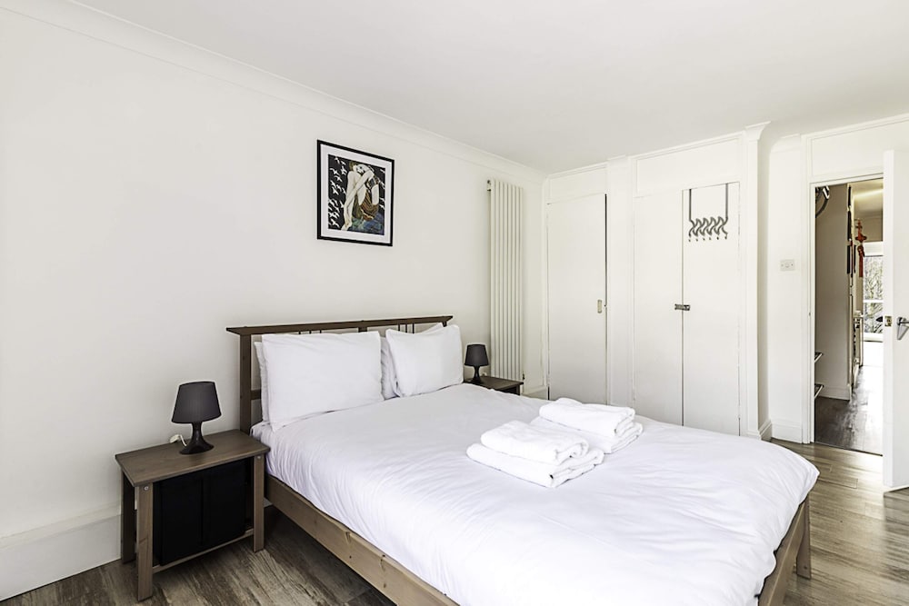 Cosy Angel Flat: Tube Nearby, Stunning Views!